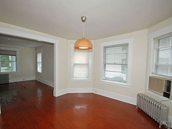 5th image of 321 Denison St