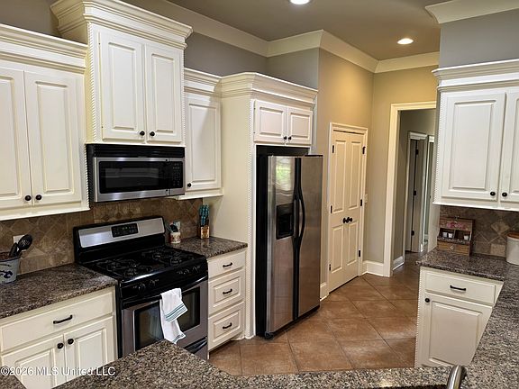 5th image of 106 Elm Ct