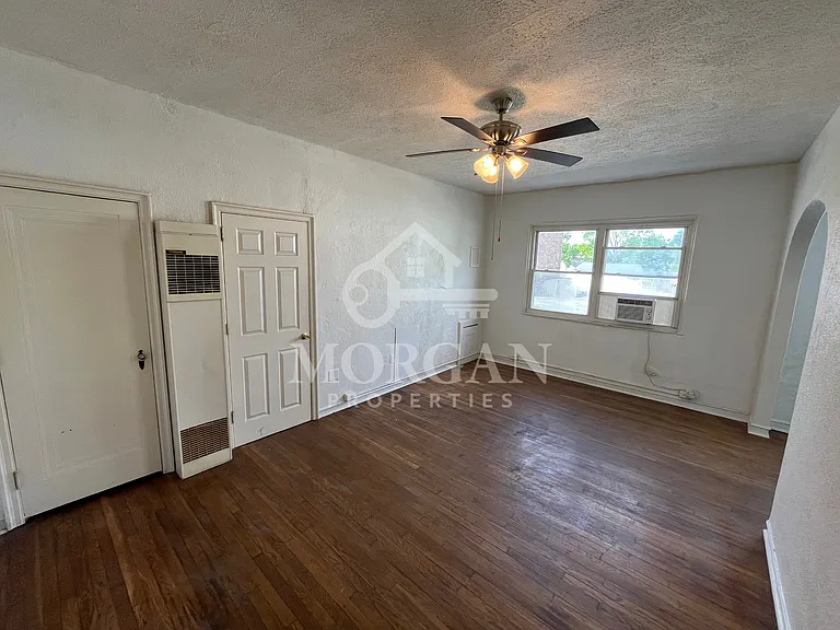 1231 W Walnut St — Photo 50