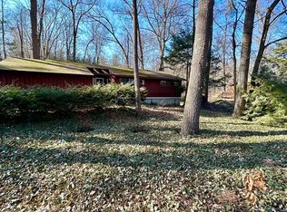 8 Cranberry Ln, Amherst, MA 01002