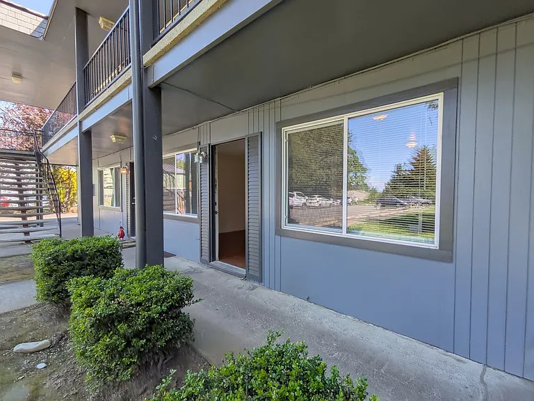 Cully Park Apartments — Photo 24