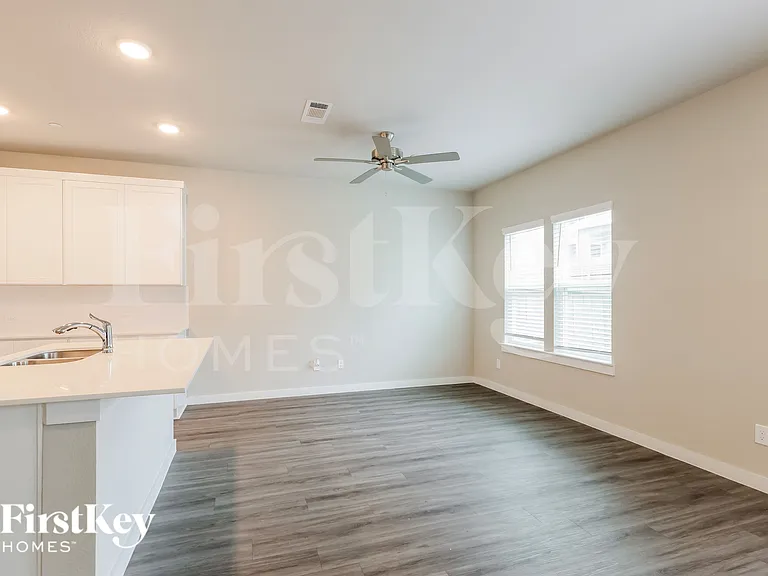 446 S Centro Cir — Photo 5