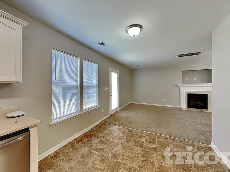 106 Newport Dr — Photo 8