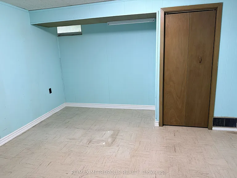 359 Patricia Ave #BASEMENT — Photo 2