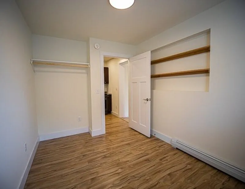 4 bed, 1.0 bath, $4,400 — Photo 3