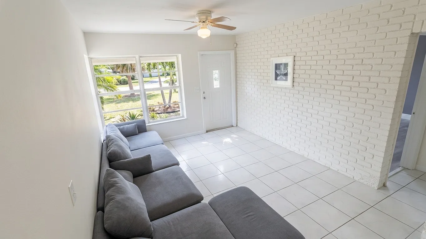 2 bed, 814 sqft, $2,400 — Photo 2