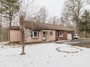 453 Mountain Rd, Holyoke, MA 01040