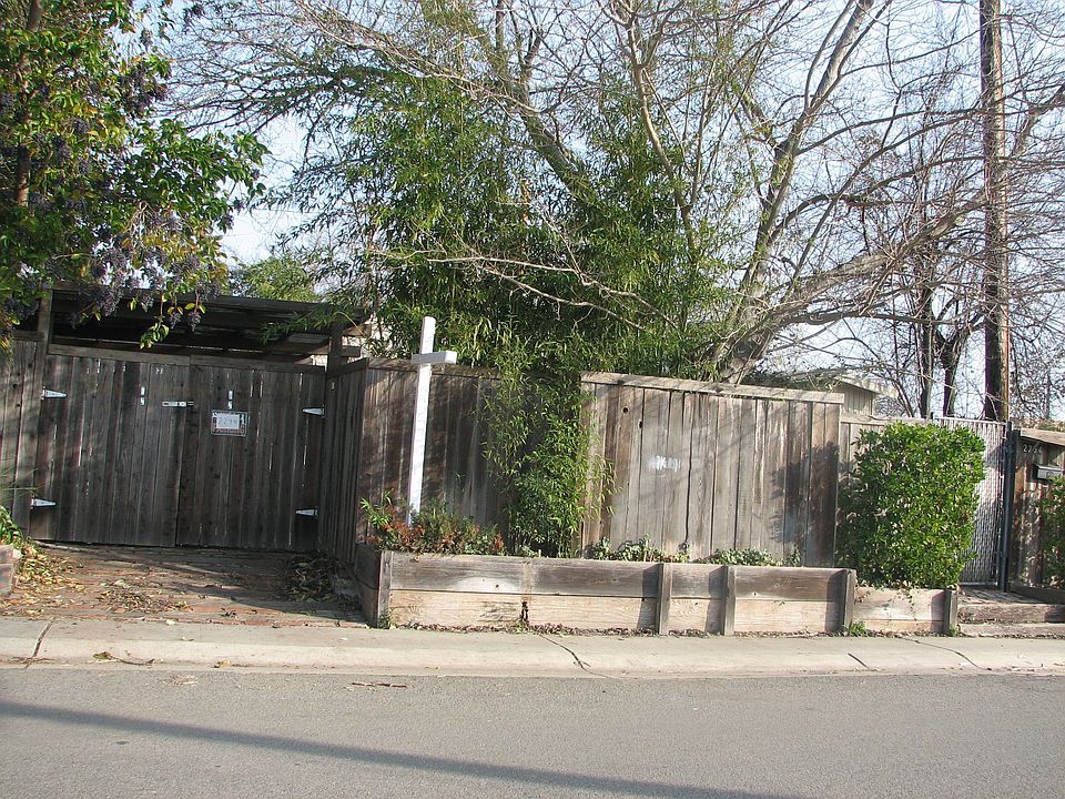 2nd image of 2294 Colfax St