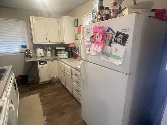 3rd image of 121 Park Ave