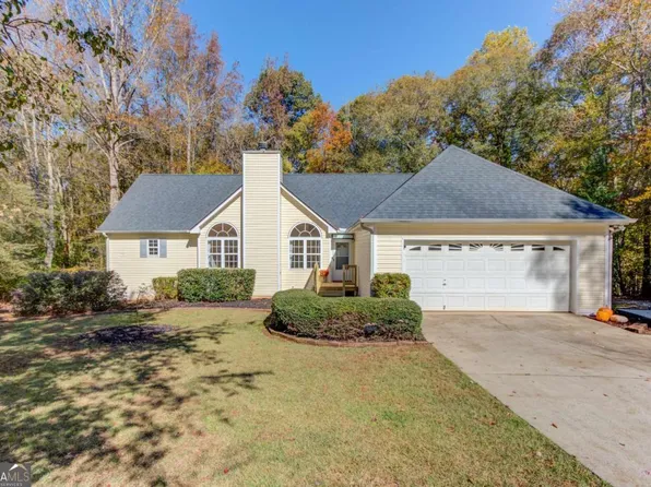 153 Cherokee Trl, Hoschton, GA 30548