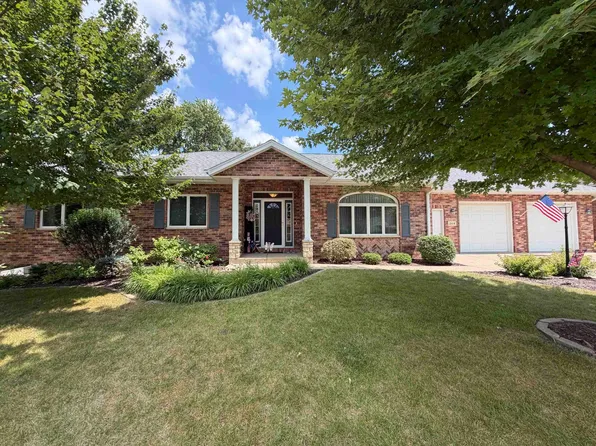 2414 Spruce Wood Dr, Dubuque, IA 52002
