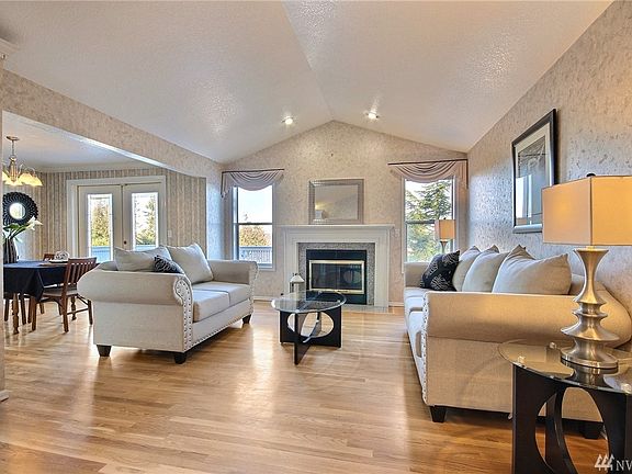 Spacious living room with gas fireplace & views of the valley