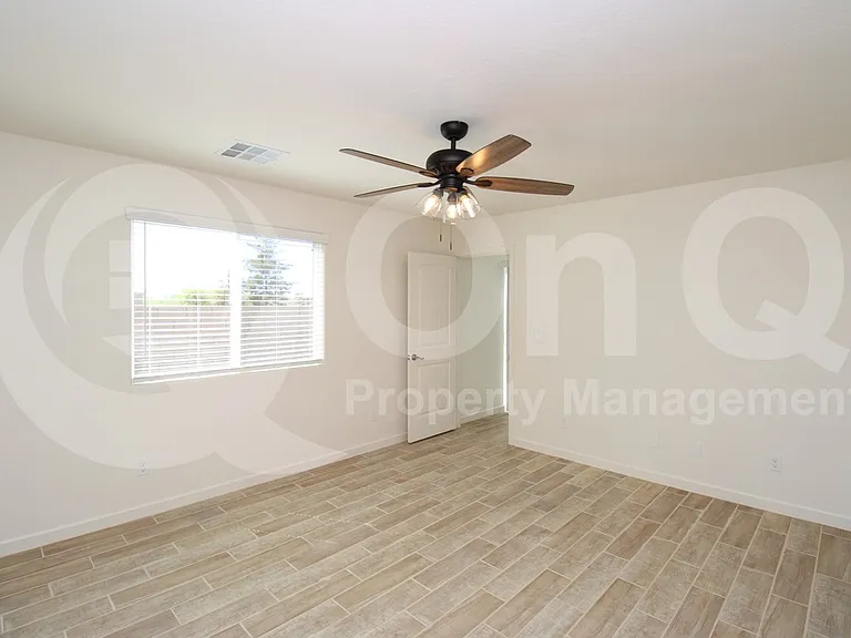238 N Sycamore St — Photo 10