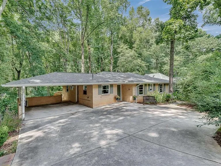 2774 Overlook Dr NE — Photo 2