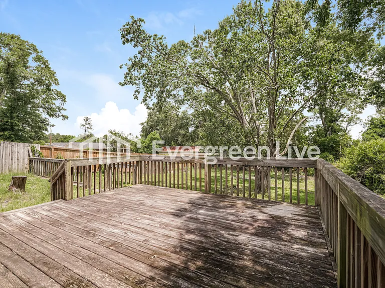 524 Sandy St — Photo 15