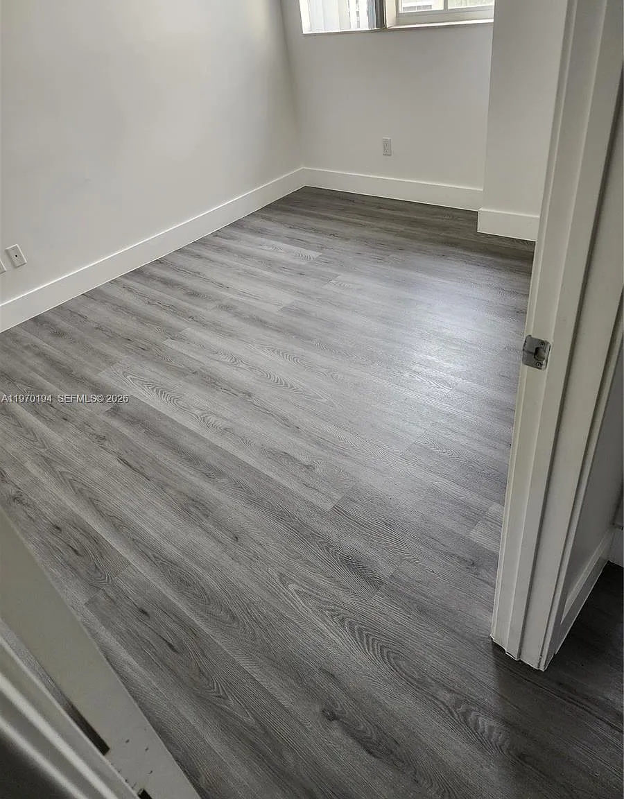 Calabria Ii Condo — Photo 4