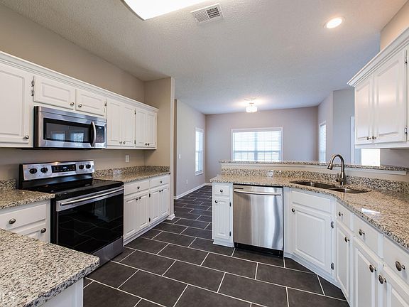 3rd image of 280 Willow Park Trl