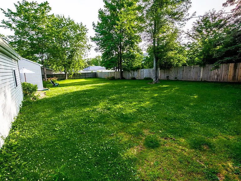 1557 Hazel Ave — Photo 6