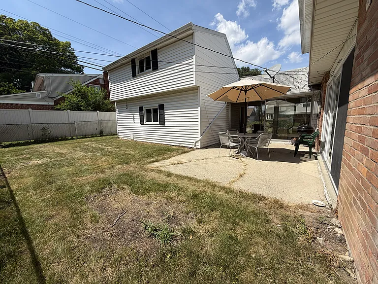 747 Jamaica Dr #1 — Photo 4