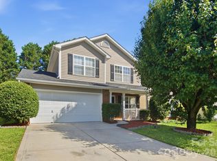 1135 Stonehenge Ln, Charlotte, NC 28216