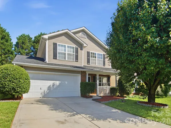 1135 Stonehenge Ln, Charlotte, NC 28216