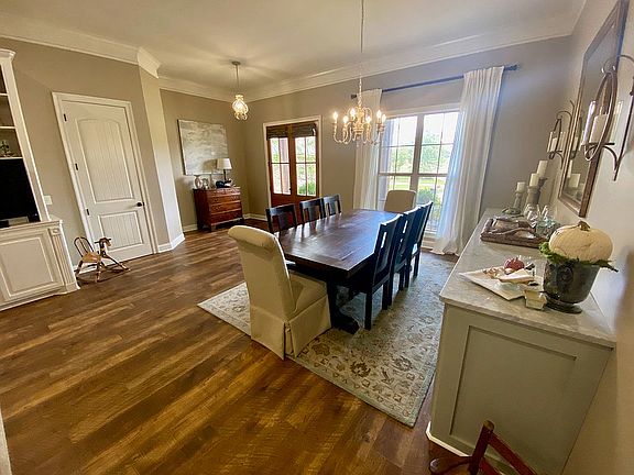 Entry Way & Dinning Room