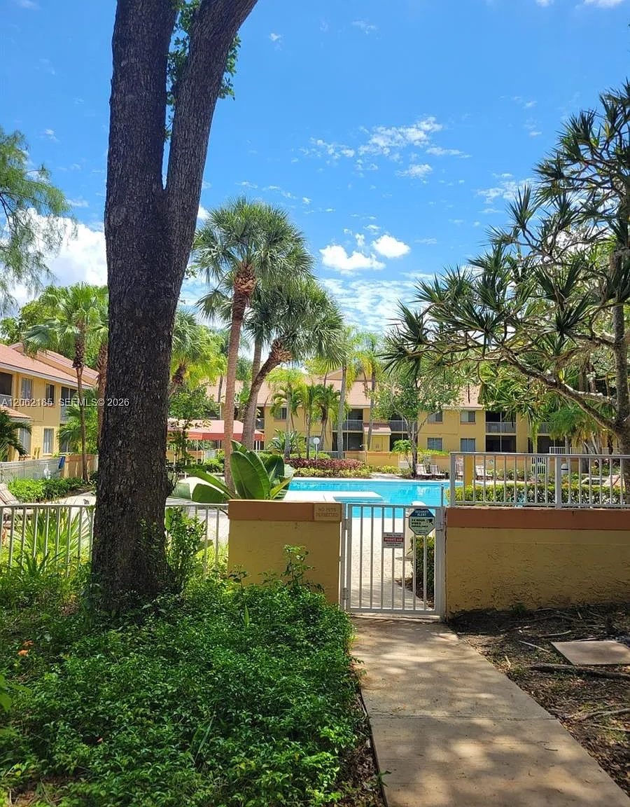 Napoli Gardens At Coral S — Photo 3