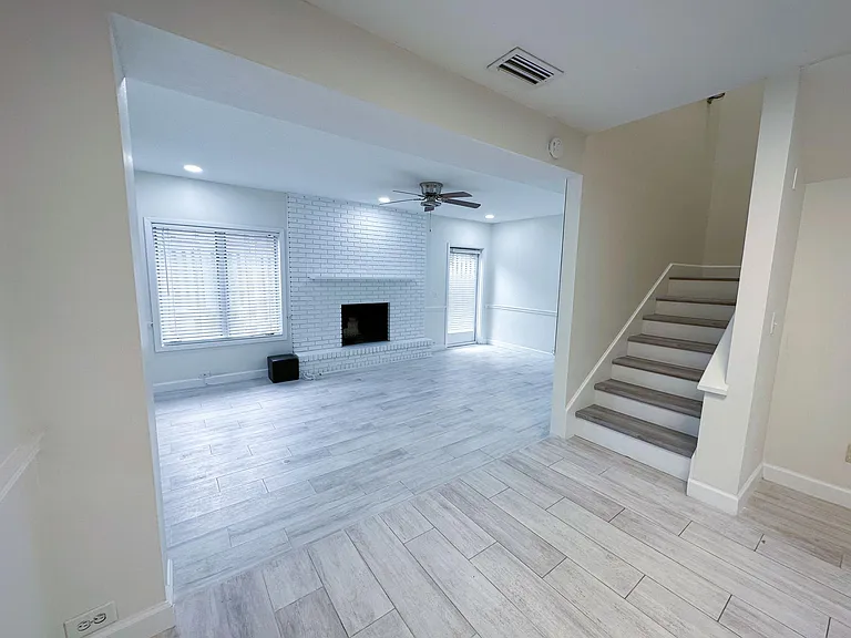 2530 W Maryland Ave #B — Photo 19
