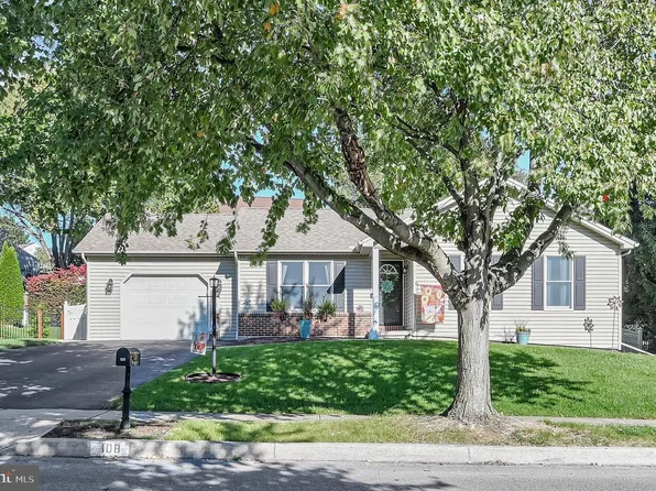 108 Graystone Dr, Hummelstown, PA 17036