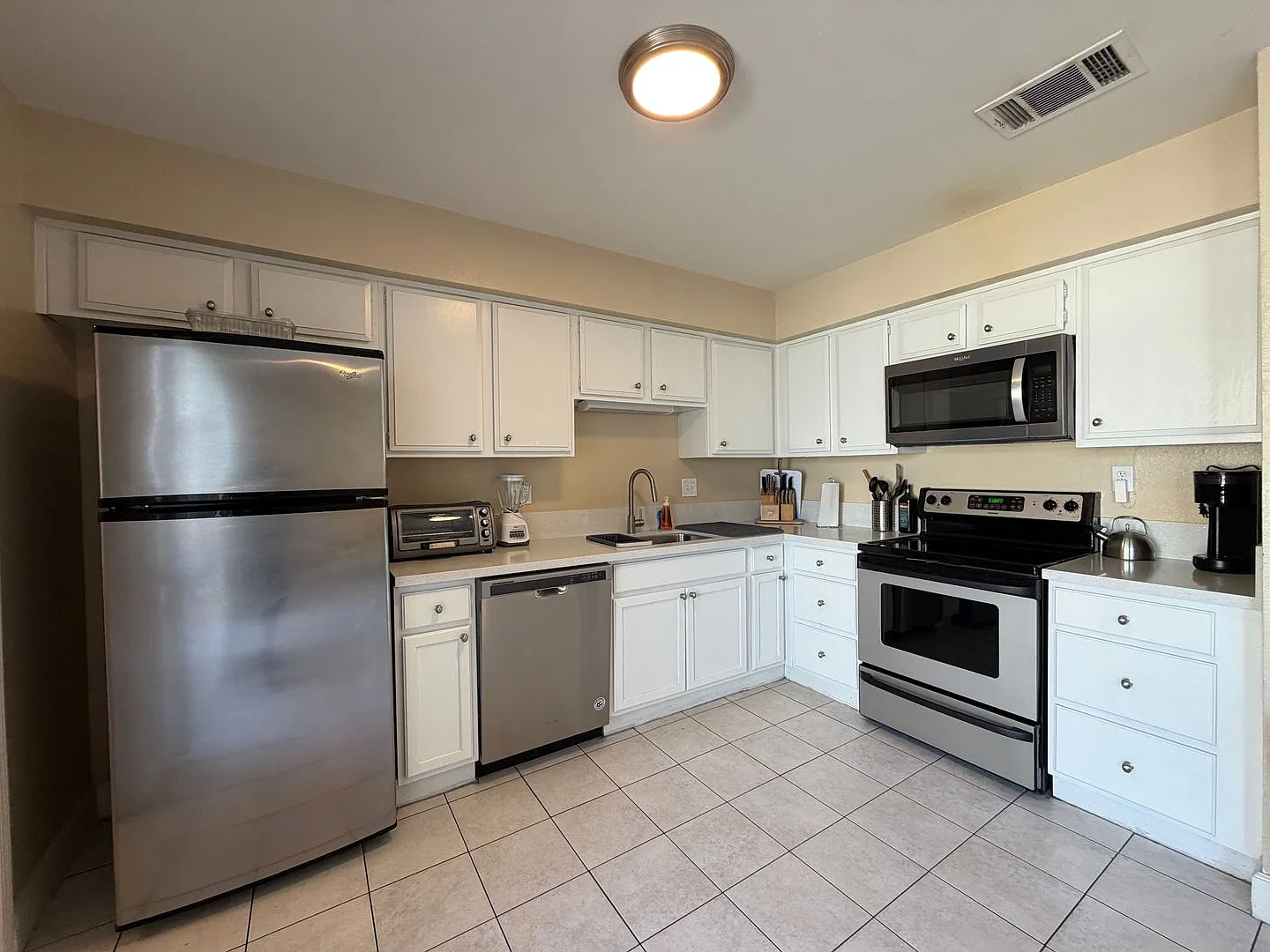 3 bedroom townhome for rent in Las Vegas Nevada — Photo 2