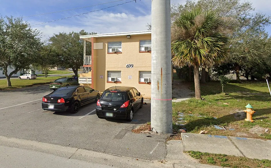 2 bed, 800 sqft, $1,300 — Photo 1