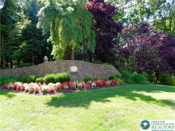 2120 Turnberry Ct, Center Valley, PA 18034