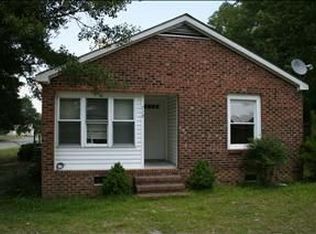 710 W Oak St, Selma, NC 27576