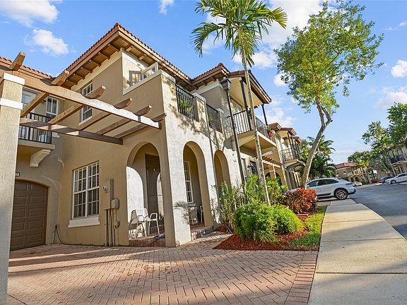 2nd image of 6927 Julia Gardens Drive