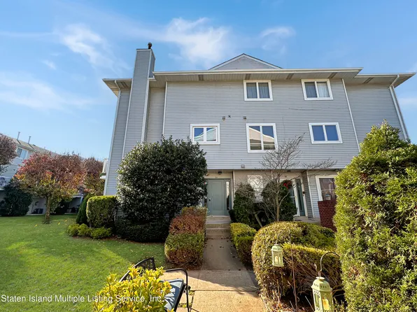 24 Flagship Cir, Staten Island, NY 10309