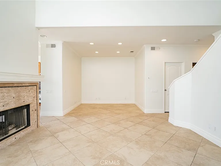 19436 Highridge Way — Photo 6