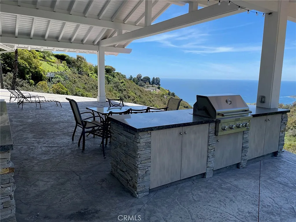 5 bed, 2990 sqft, $11,500 — Photo 2