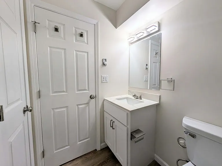 575 E Oak St — Photo 6