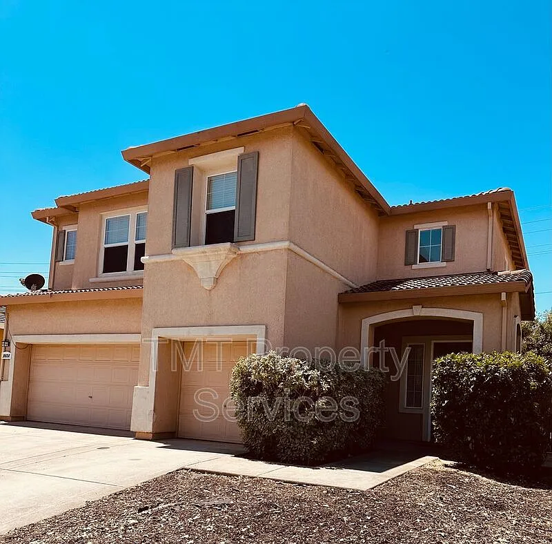 5 bed, 3.0 bath, 2494 sqft, $3,450 — Photo 1