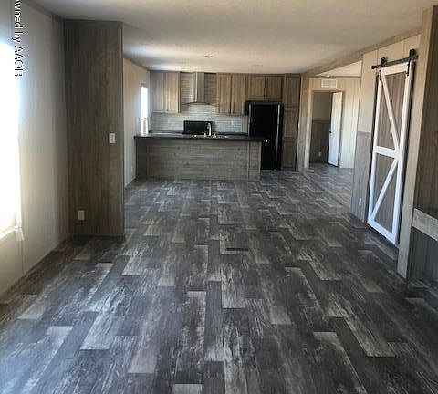 4th image of 101 Bear Ln
