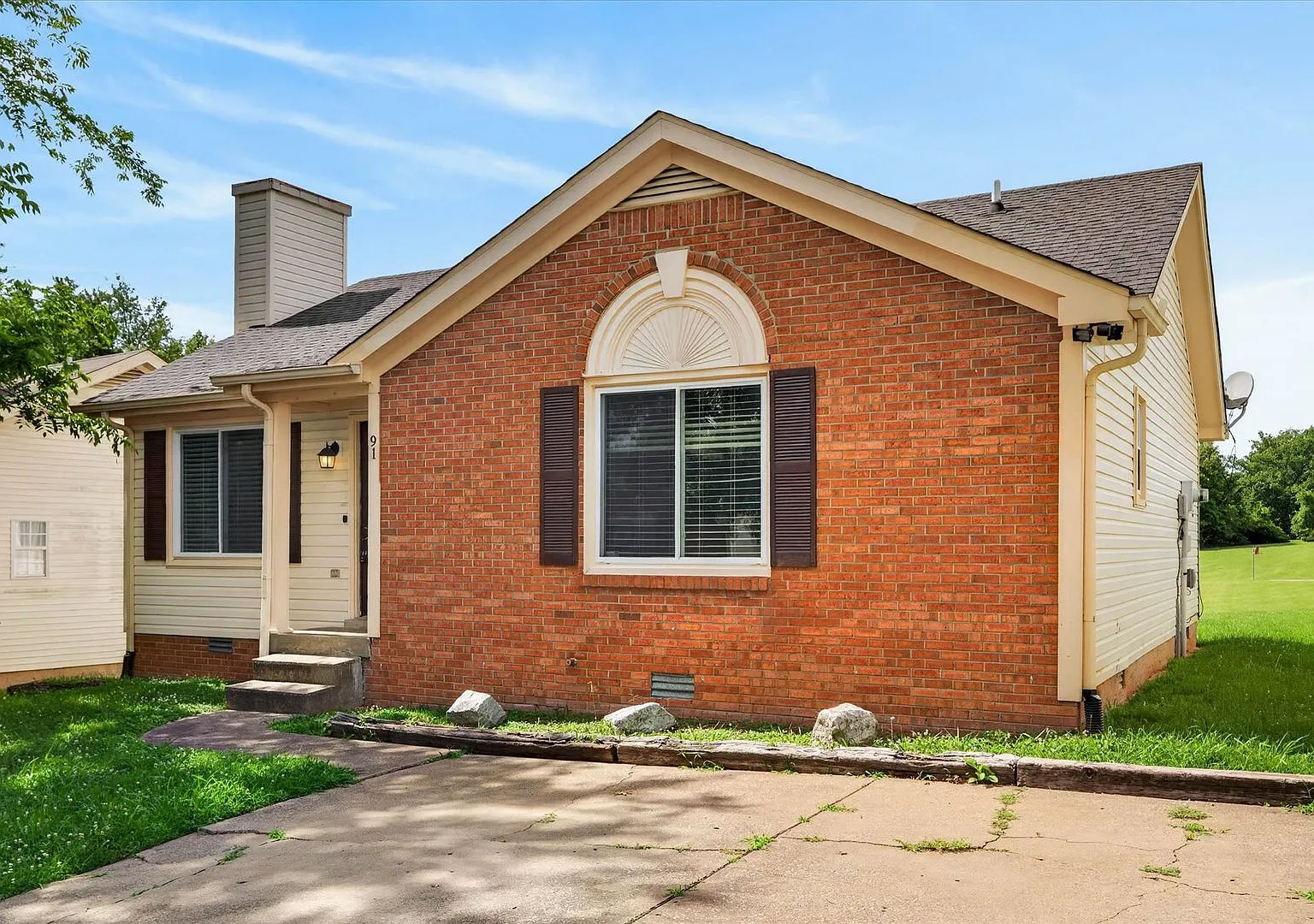 Pet Friendly Three Bedroom! — Photo 2