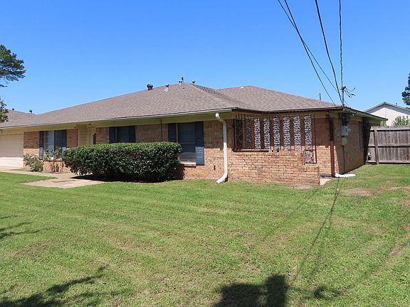2nd image of 409 Hollyoak Dr