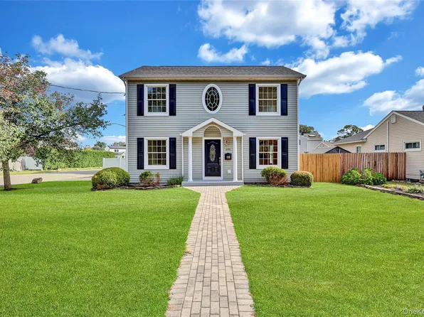 695 Montauk Highway, Oakdale, NY 11769