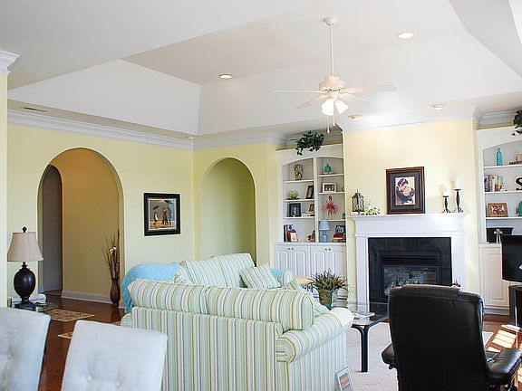 2nd image of 1007 Meadowgrass Ln