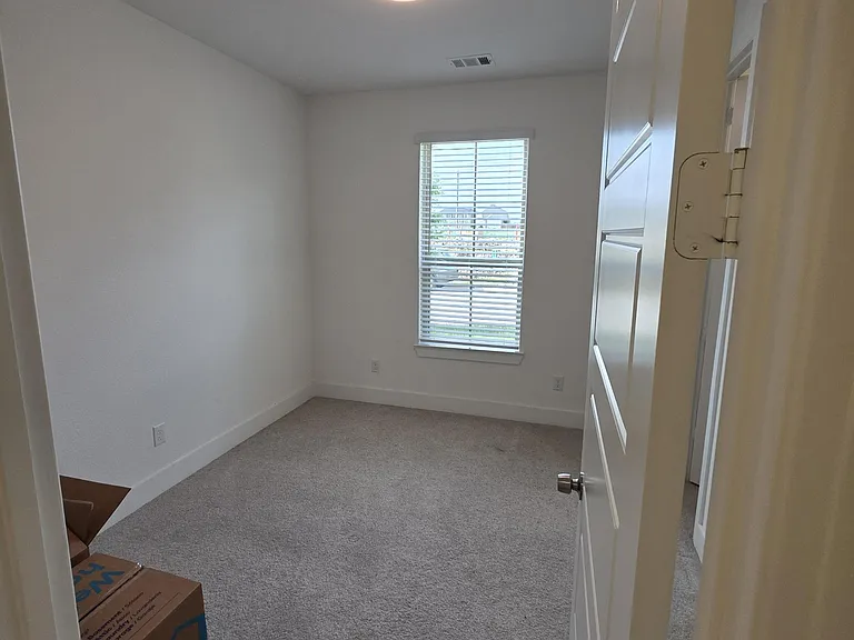 1212 Carnation Dr — Photo 29