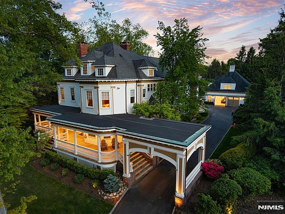 3rd image of 640 Ridgewood Avenue