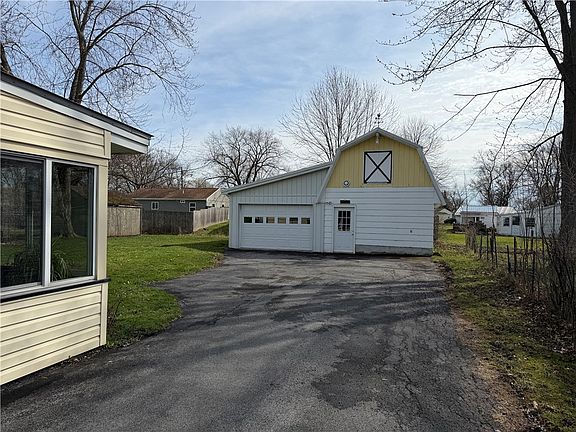 2nd image of 76 Mill St