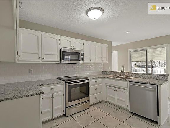 2nd image of 2214 S Lennox Dr