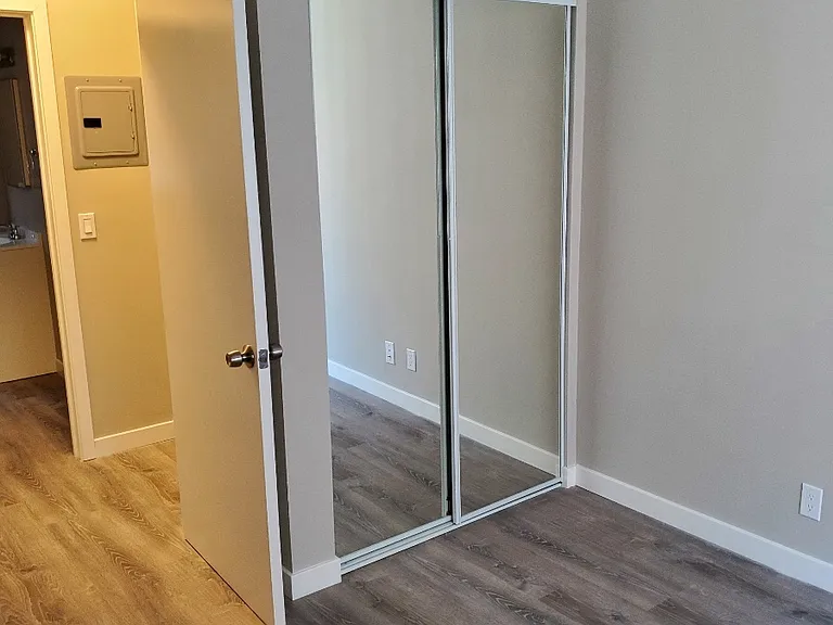 212 W Elk Ave #2 — Photo 6