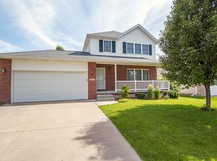 2017 Vavrina Ln, Lincoln, NE 68512